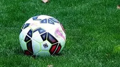 Baby拍剧片段流出，挥剑造型引热议，网友批演技不足面容显疲态